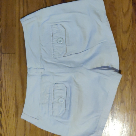 B Moss ecru shorts - Picture 2 of 5